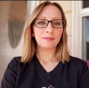 Meet your posher, Toni